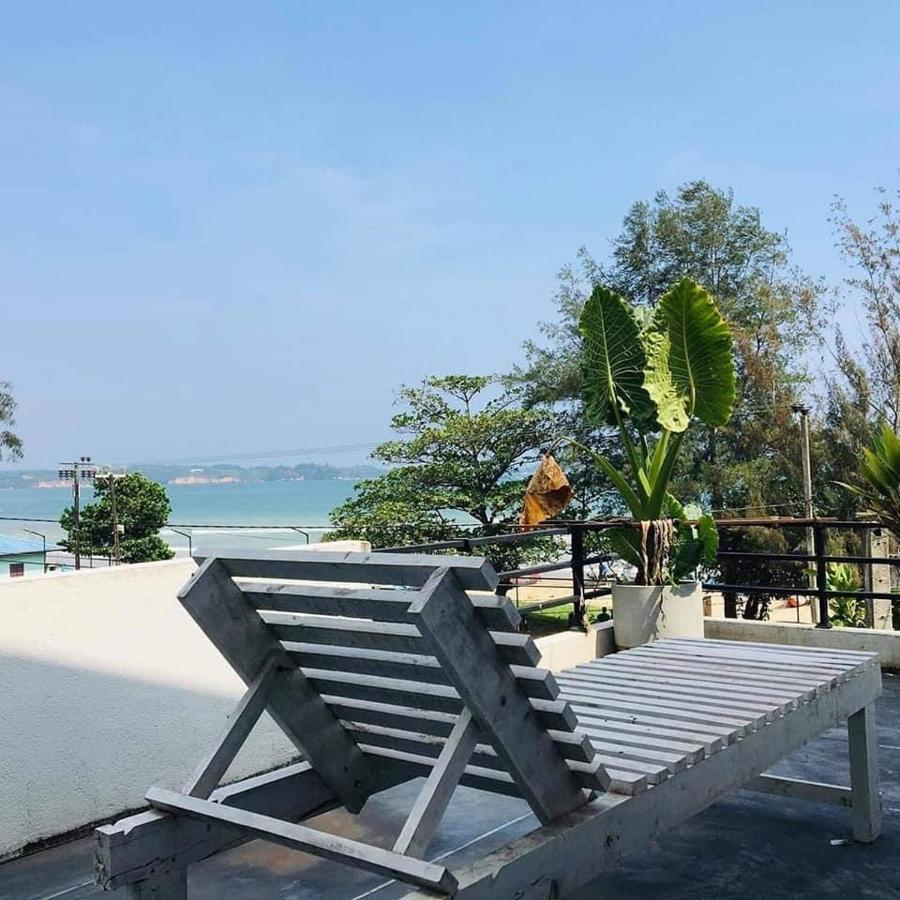 לינה וארוחת בוקר ווליגאמה Ceylon Surf Guest And Restaurant מראה חיצוני תמונה